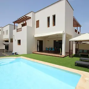 Las Caletas Del Mar - Heated Pool Costa Teguise